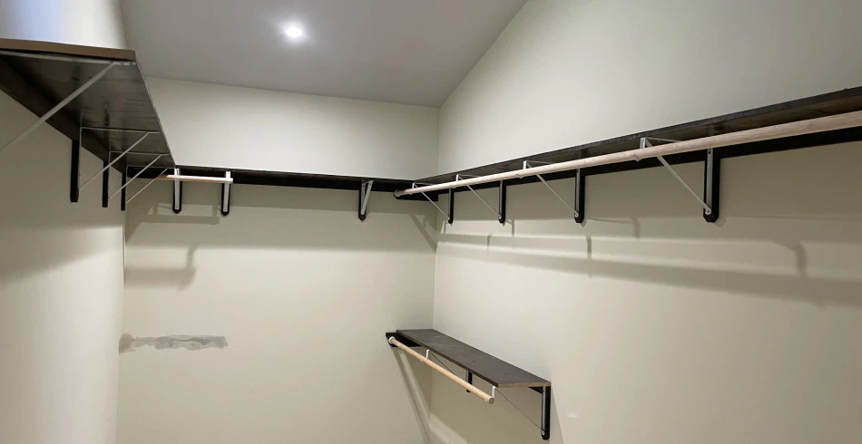 Custom Trim, Accent Walls & Built In Features Custom Trim, Accent Walls & Built In Features